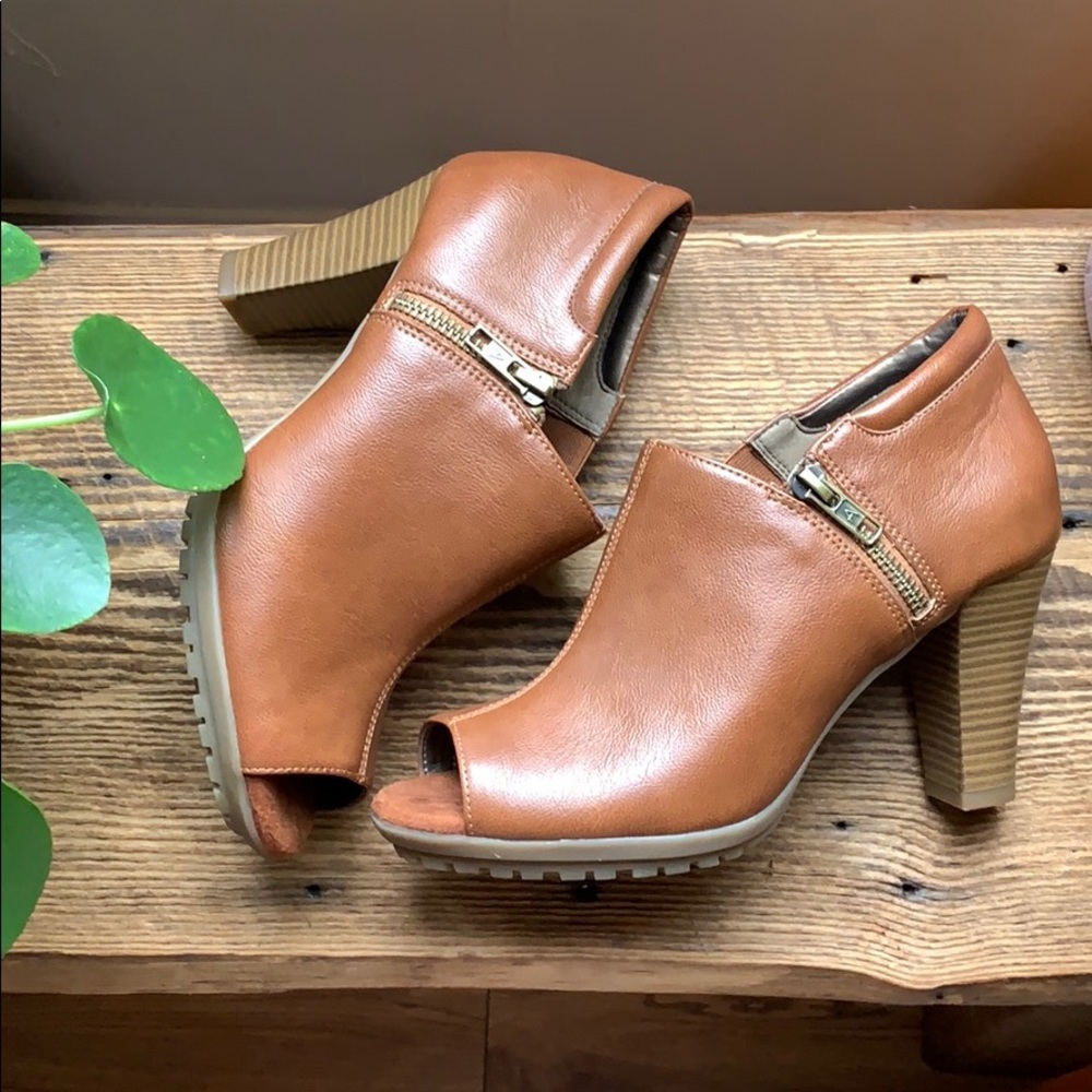 Aerosoles Bird Cage Tan